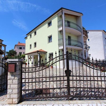 Apartments Villa Mara Ровин Екстериор снимка