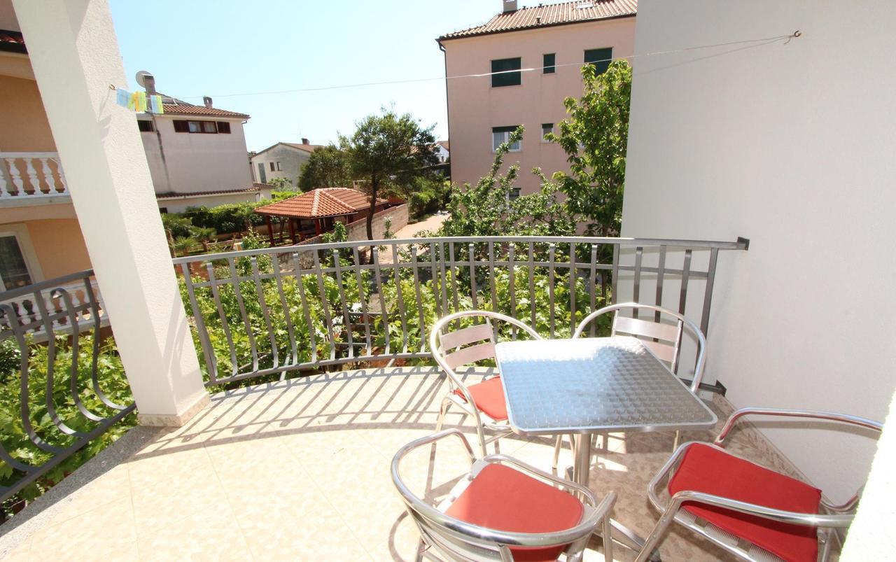 Apartments Villa Mara Ровин Екстериор снимка