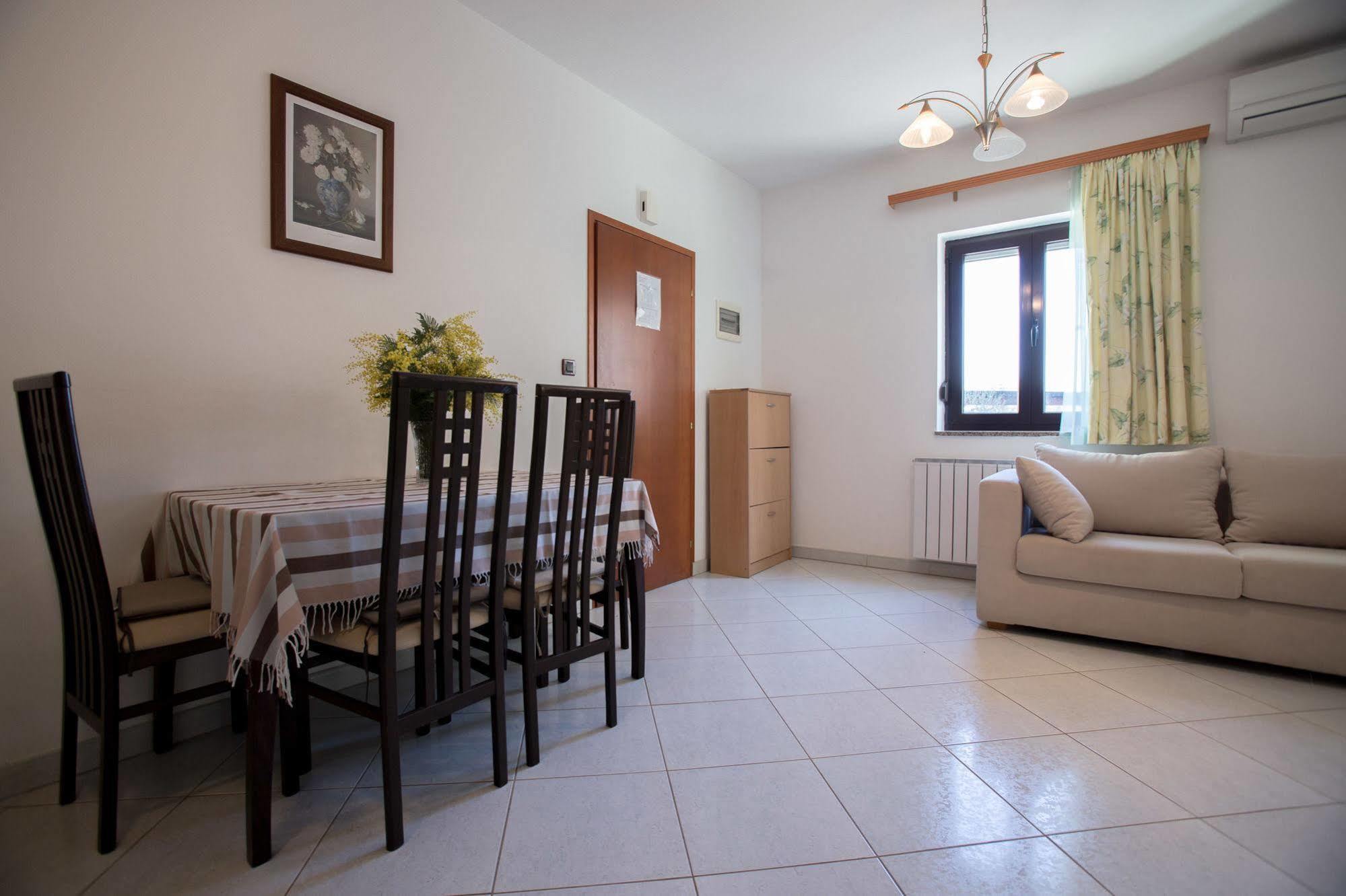 Apartments Villa Mara Ровин Екстериор снимка