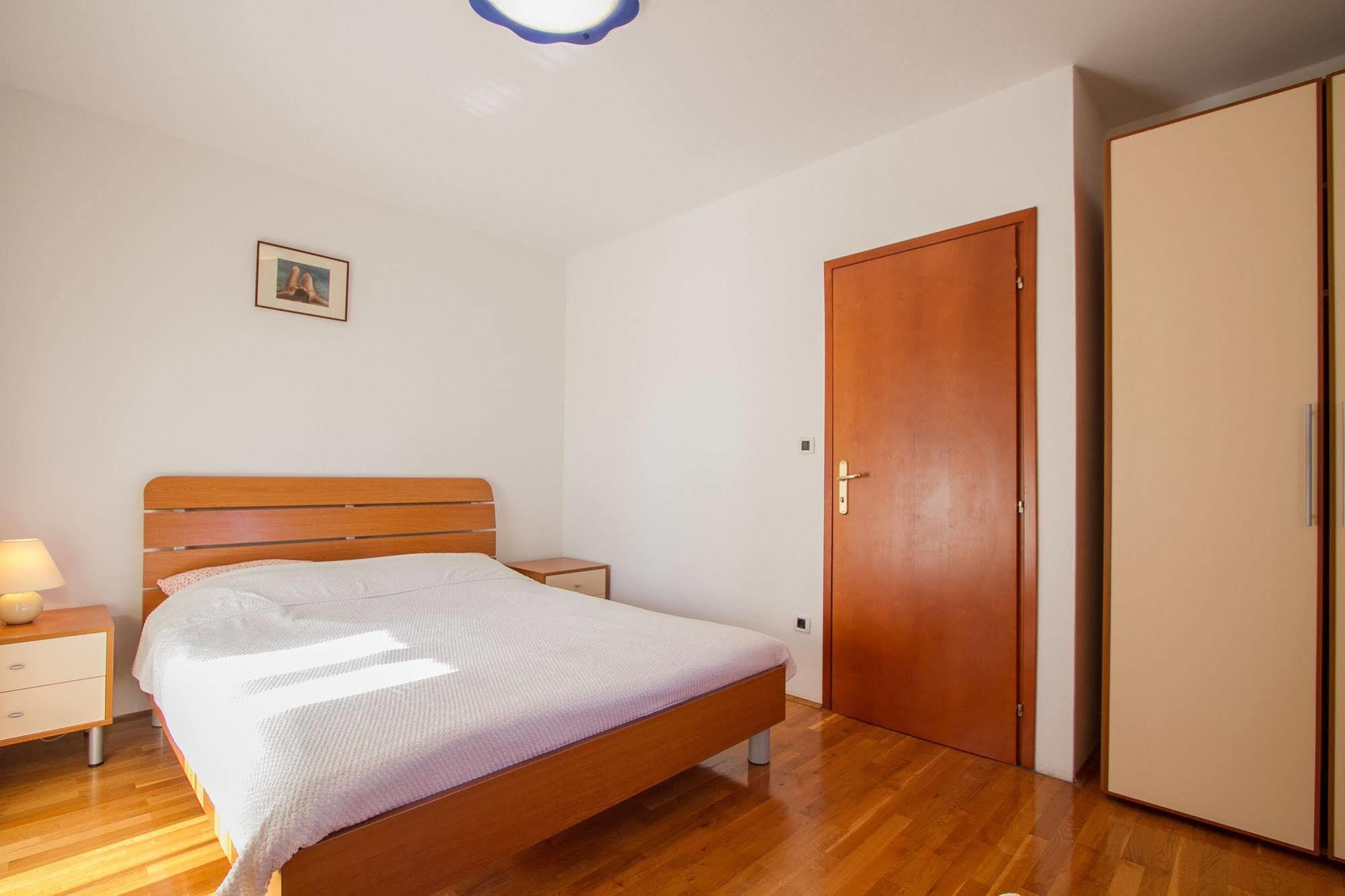 Apartments Villa Mara Ровин Екстериор снимка