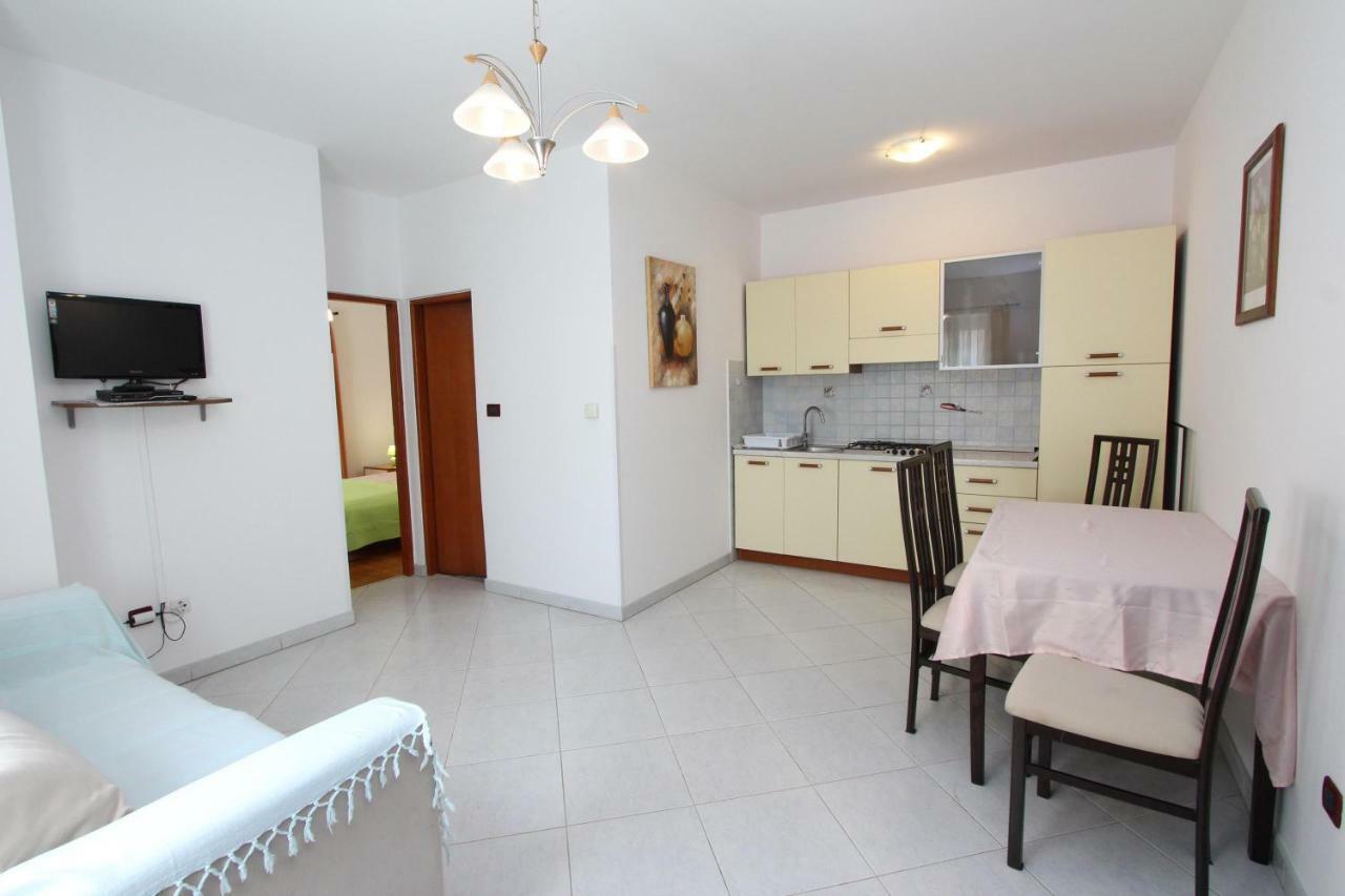 Apartments Villa Mara Ровин Екстериор снимка