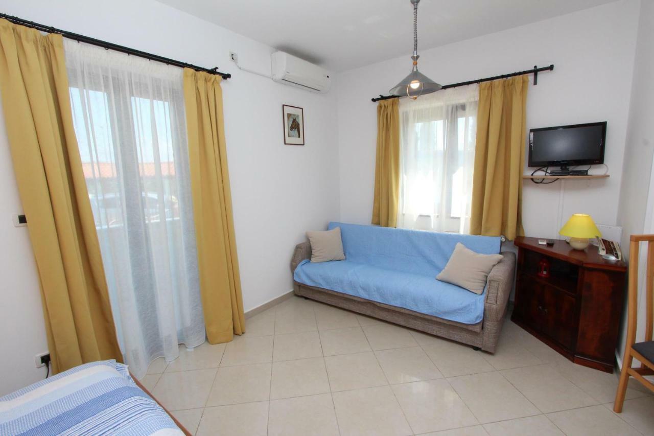 Apartments Villa Mara Ровин Екстериор снимка
