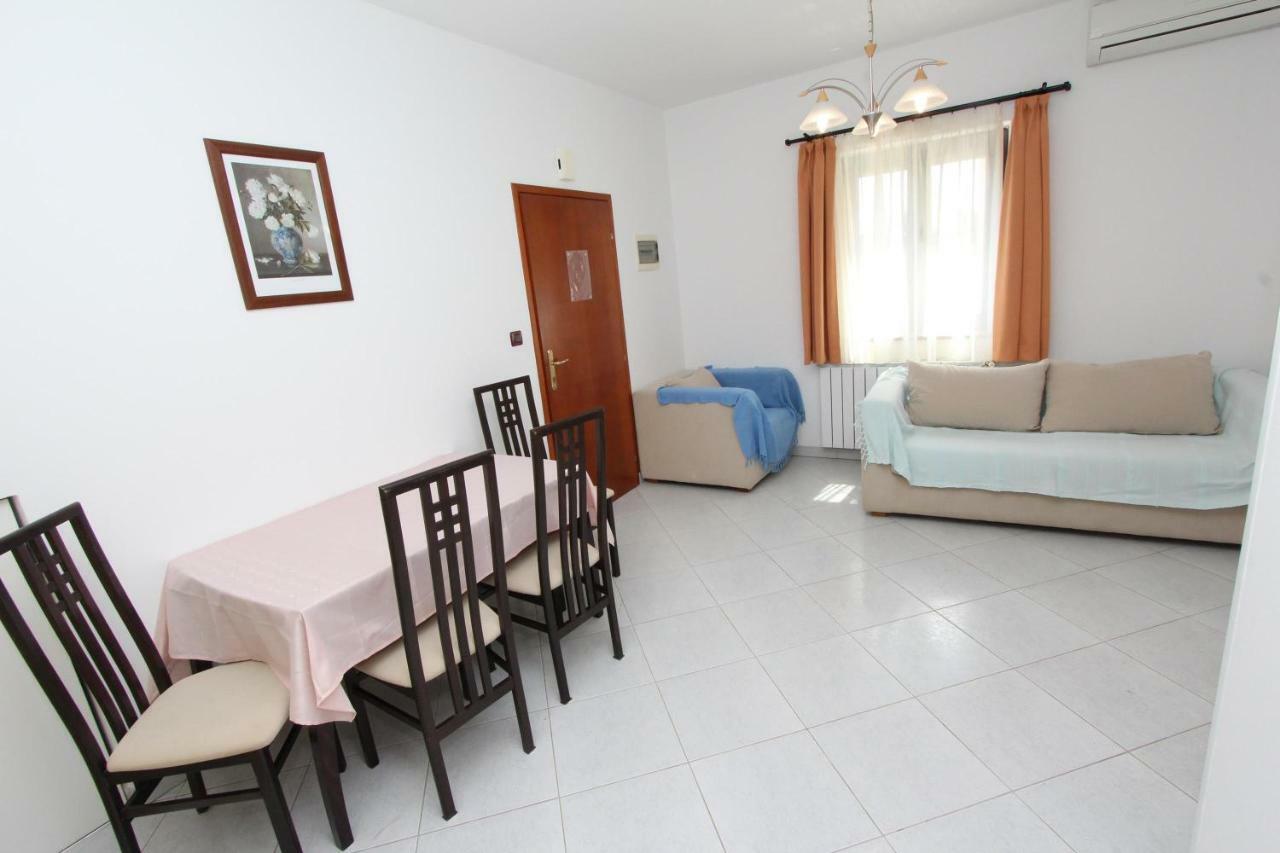 Apartments Villa Mara Ровин Екстериор снимка