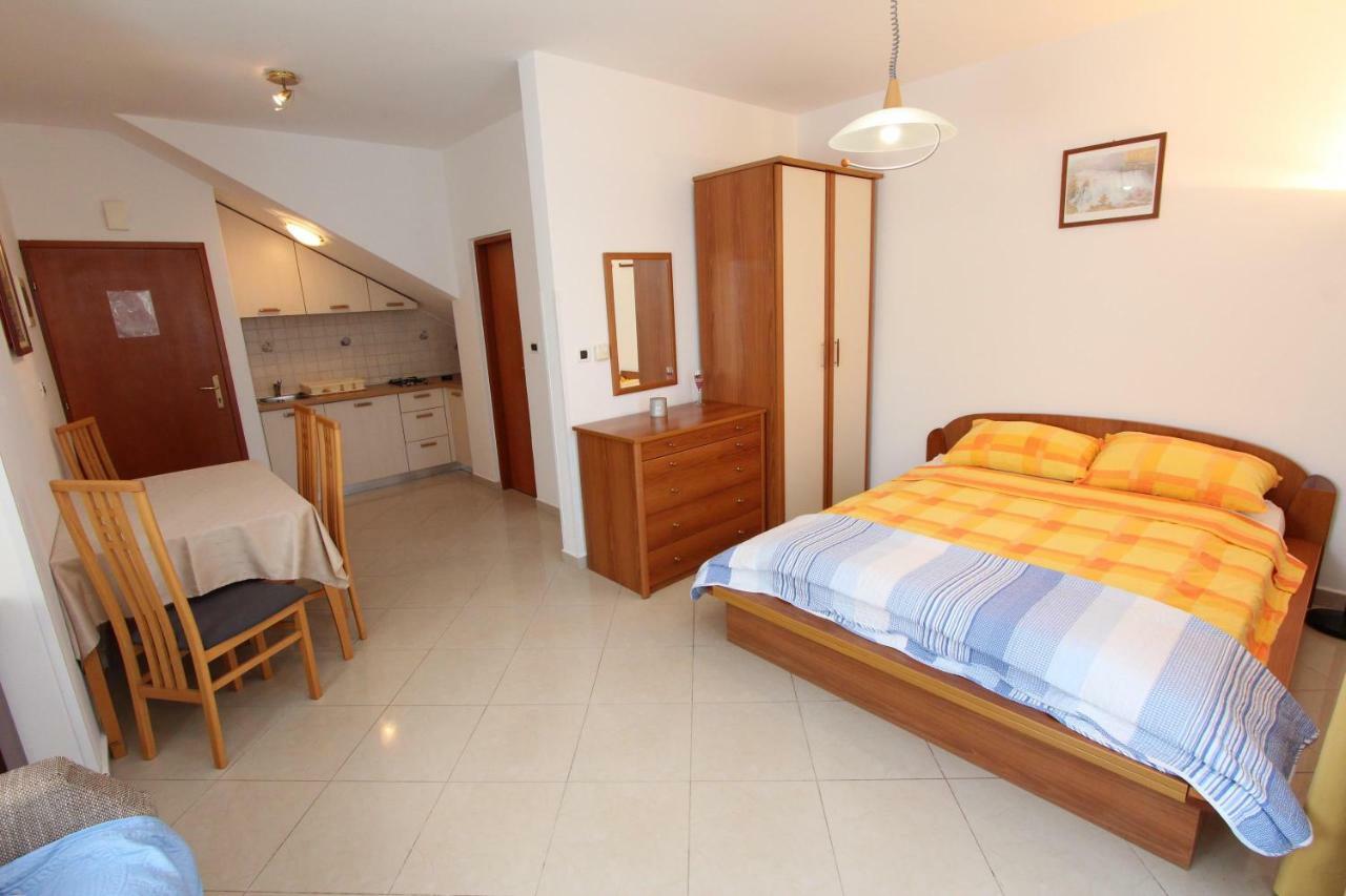 Apartments Villa Mara Ровин Екстериор снимка