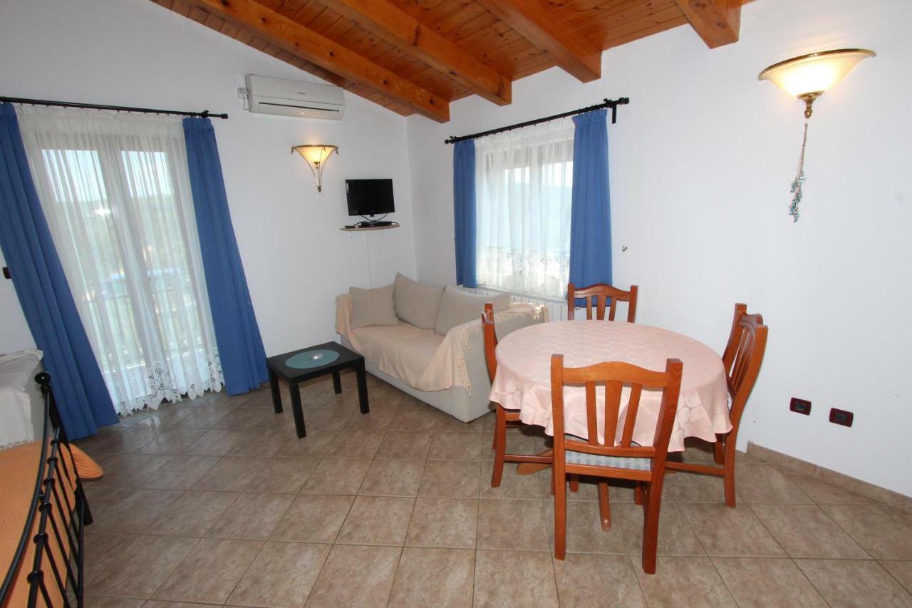 Apartments Villa Mara Ровин Екстериор снимка