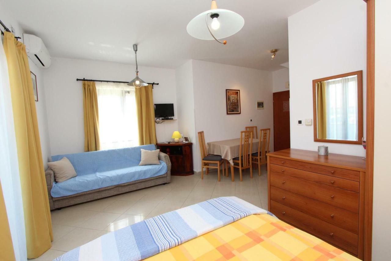 Apartments Villa Mara Ровин Екстериор снимка