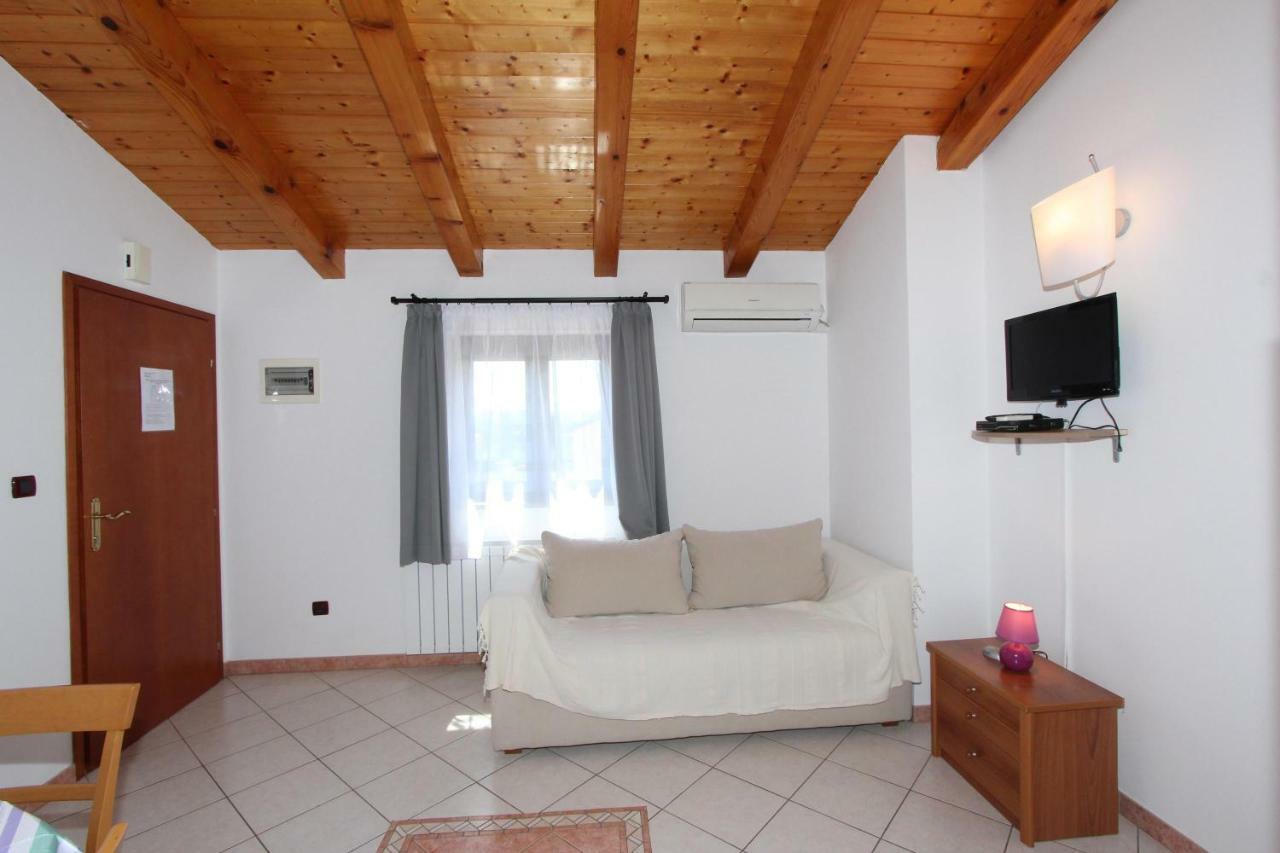 Apartments Villa Mara Ровин Екстериор снимка